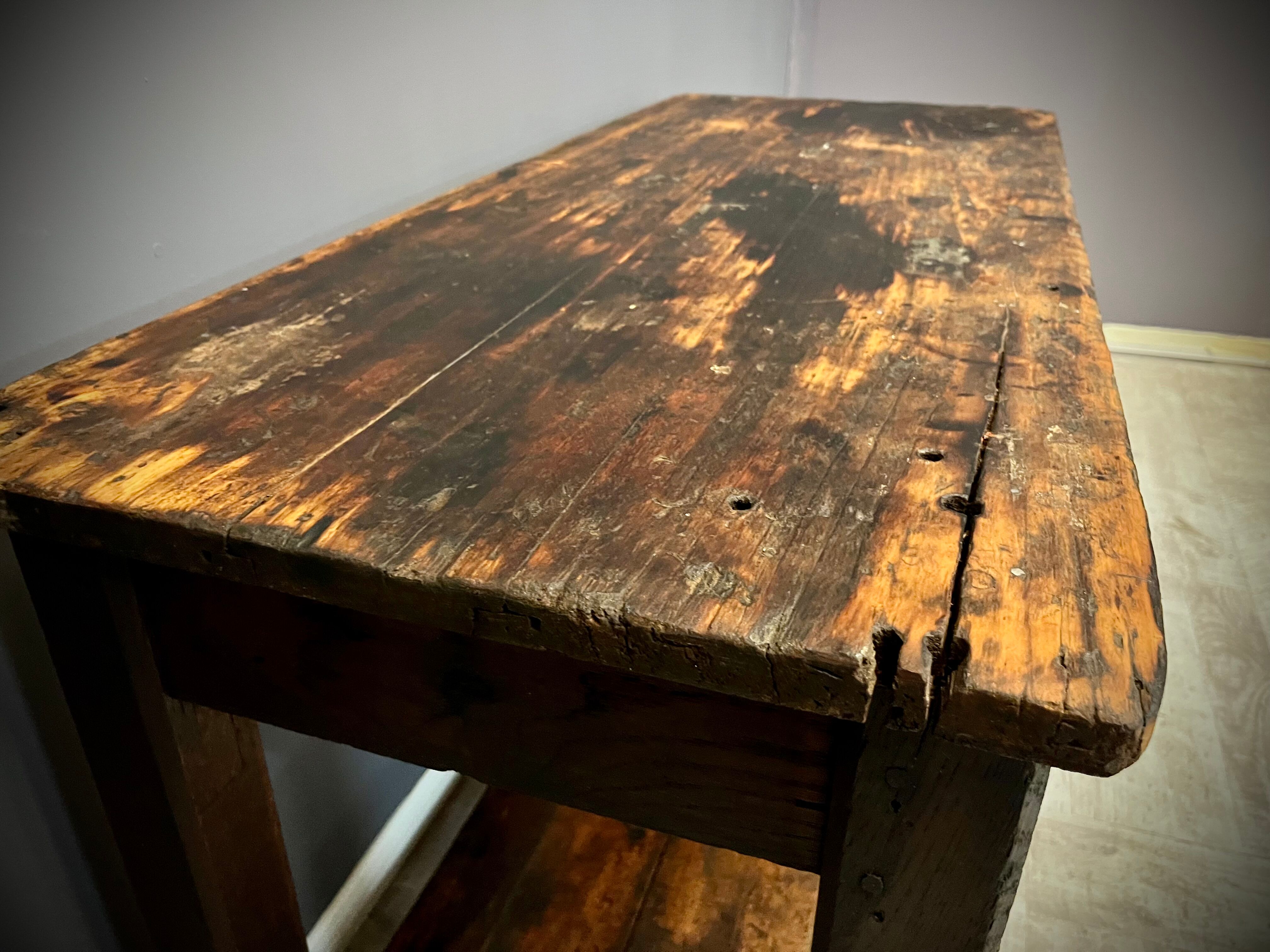 Table old zinc roofer