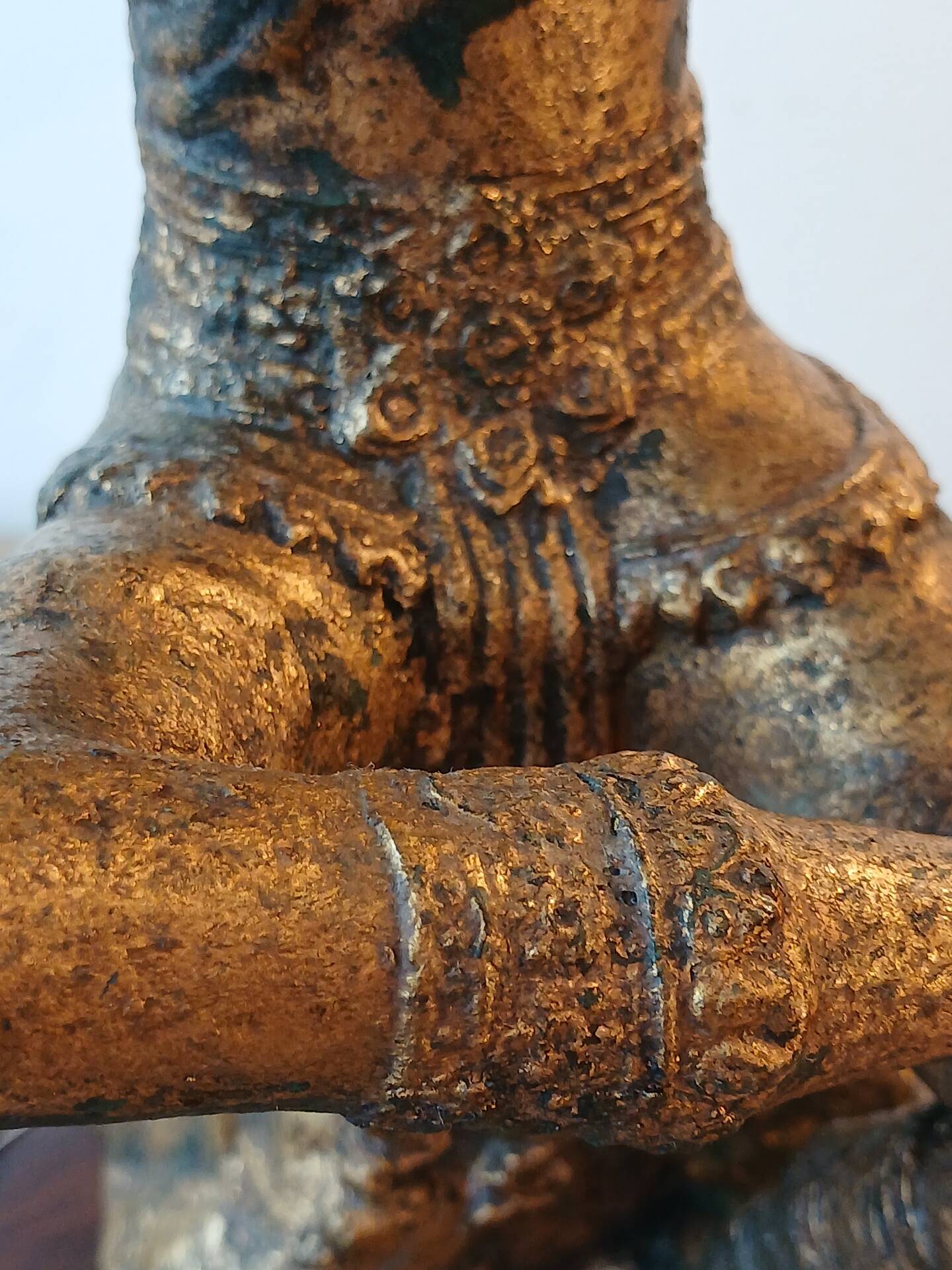 Unique and monumental Siamese bronze lamp from the 19th century, stamped.