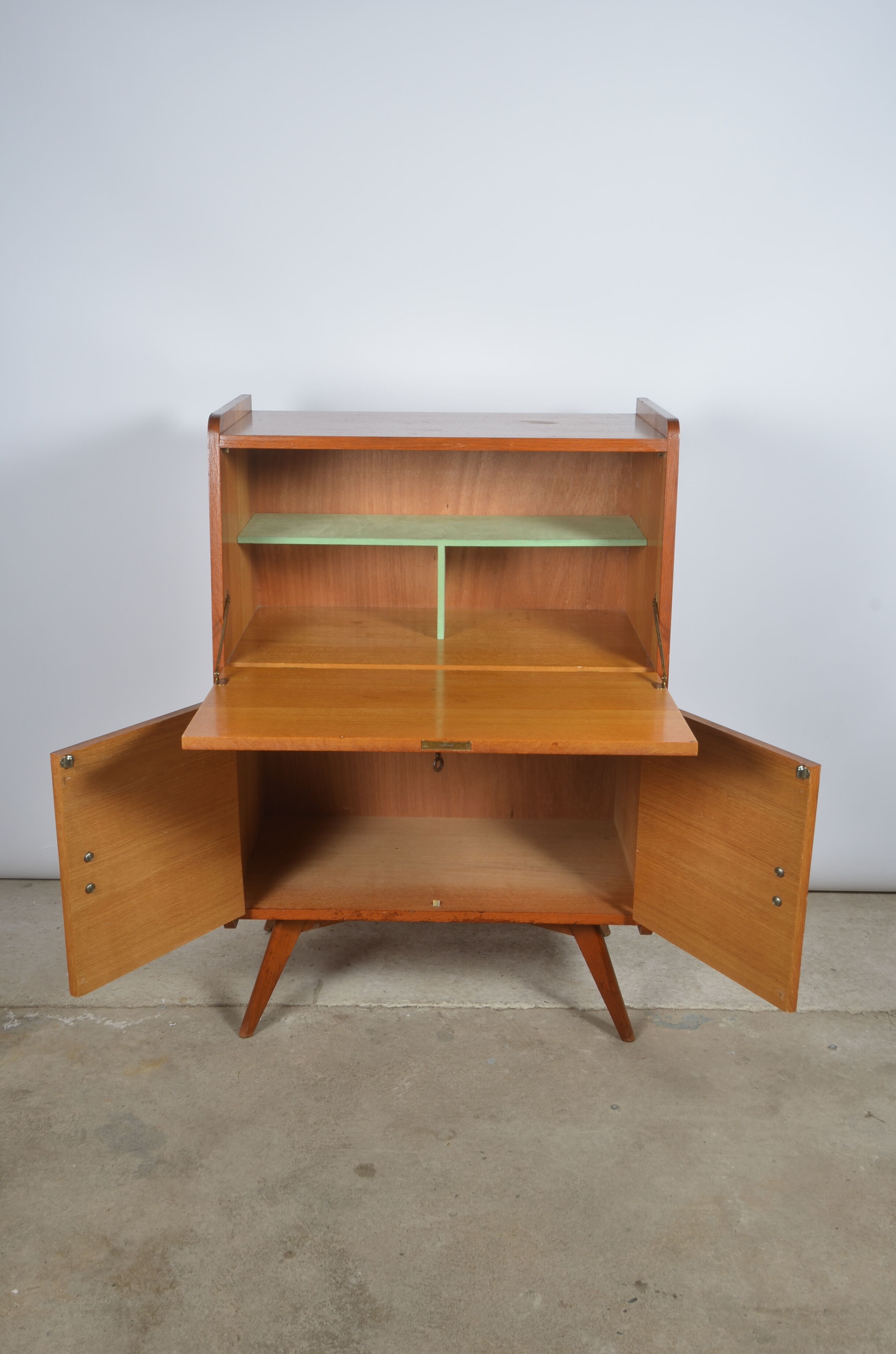 Secretary feet compass 1960