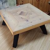 Table basse  carré avec des triangles