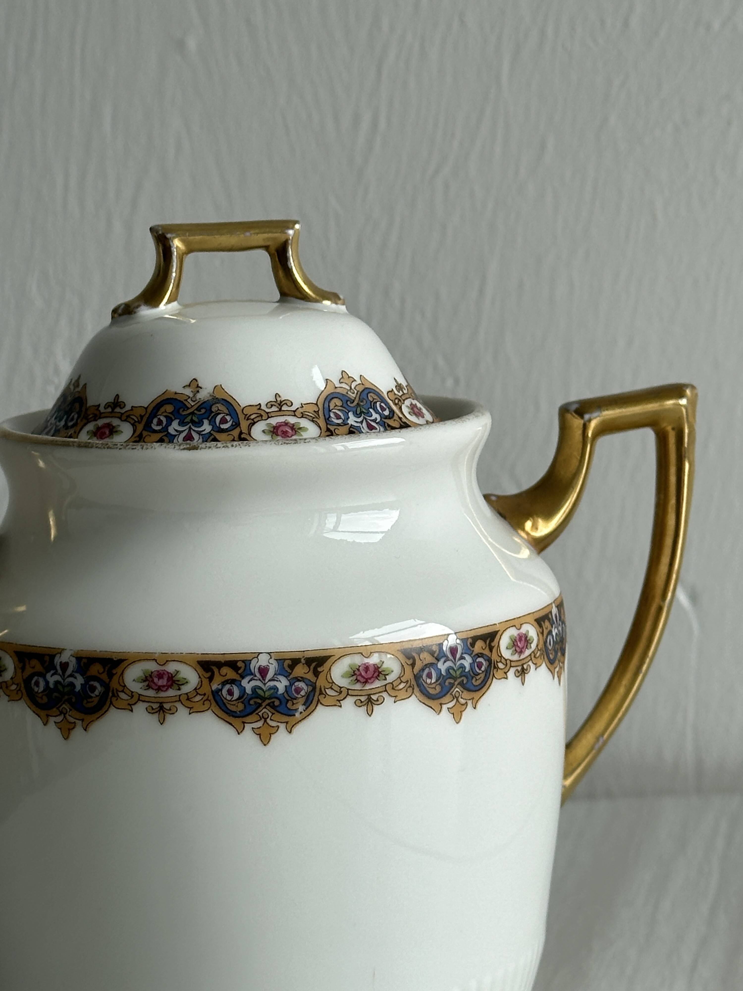 Limoges Vignaud porcelain sugar bowl.
