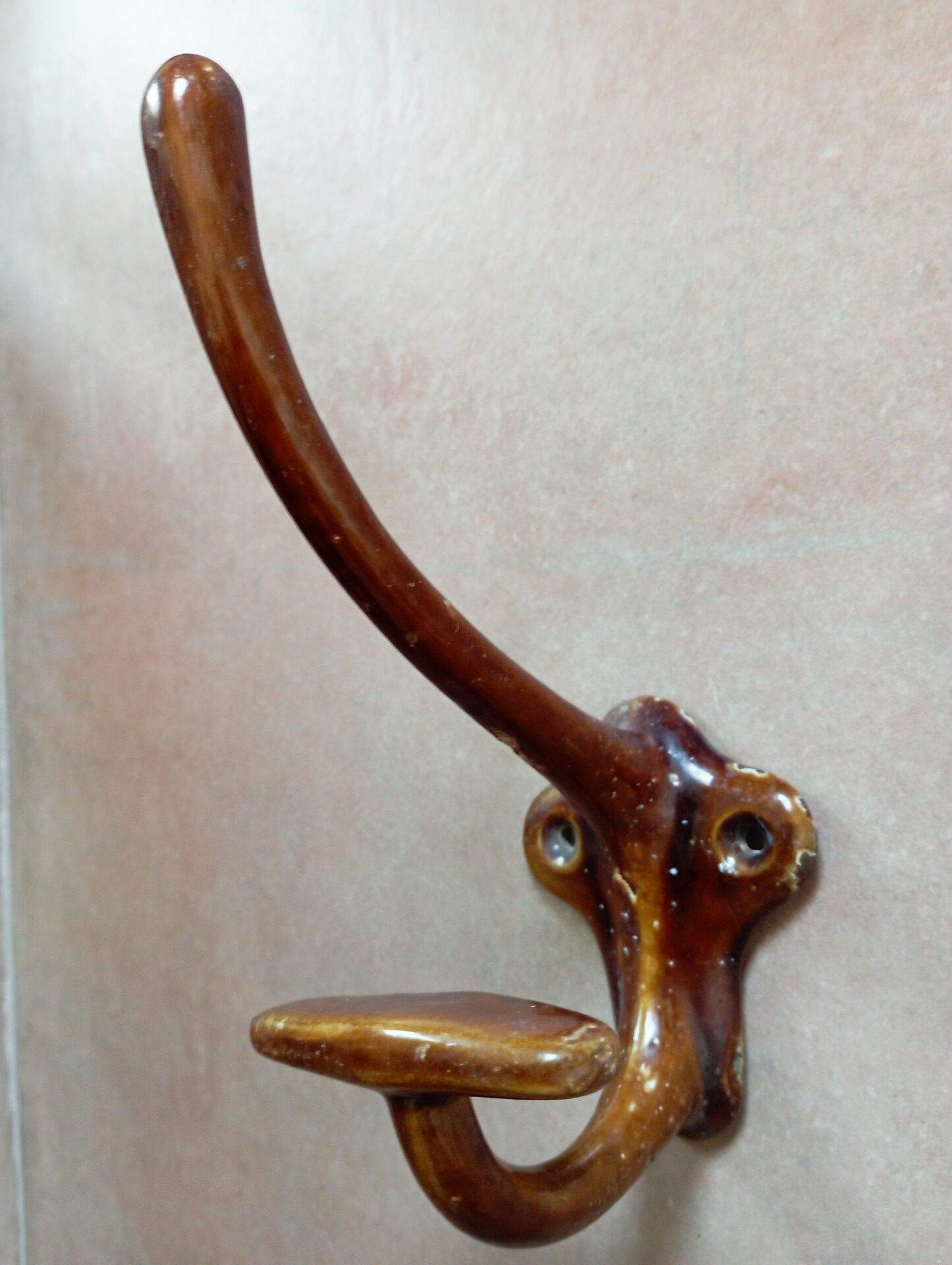 Enamelled cast iron hook