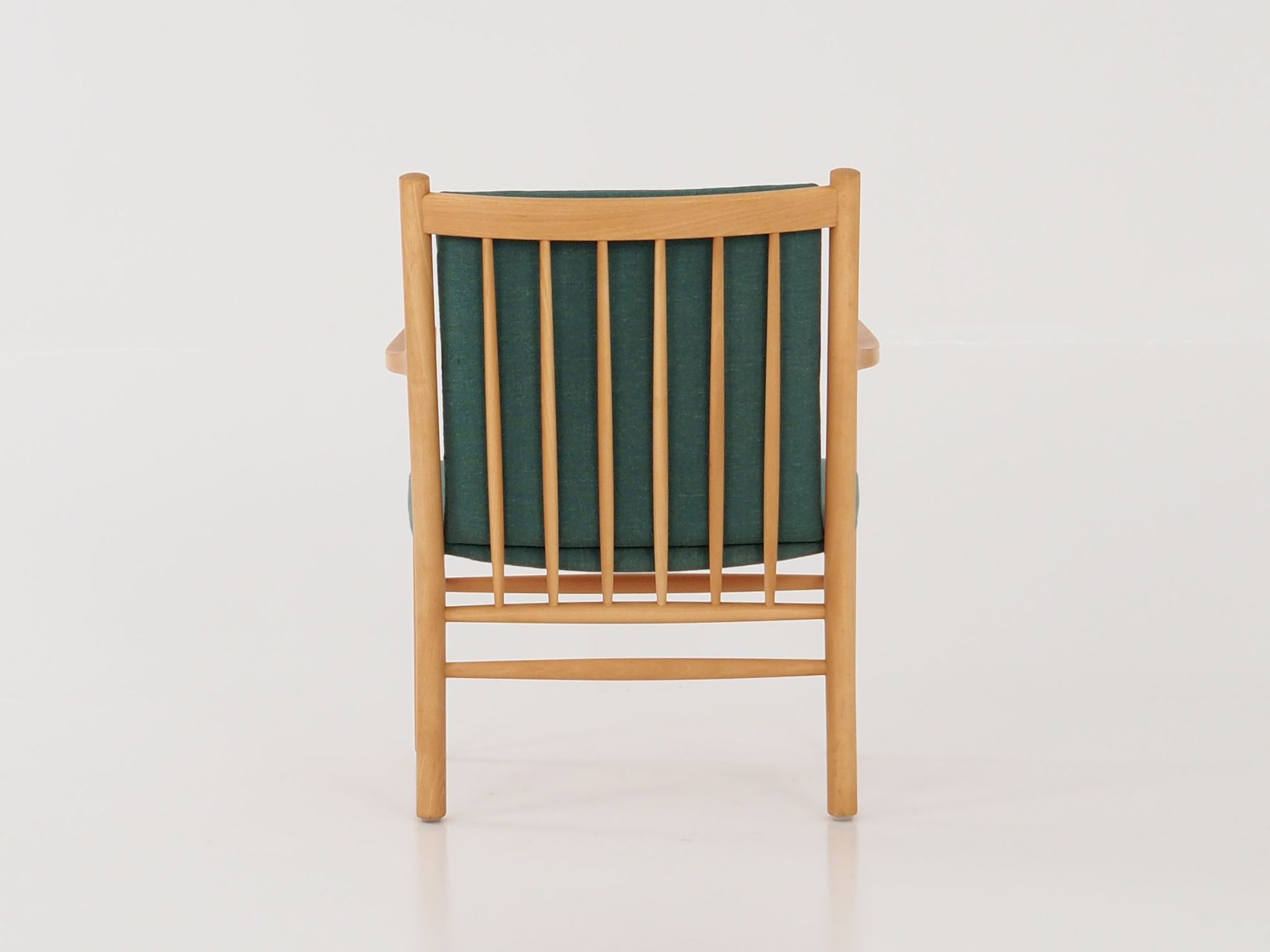 Armchair design J147 by Erik Ole Jørgensen of Tarm Stole & Møbelfabrik.