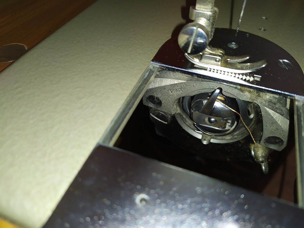 Meuble + machine a coudre pfaff 60