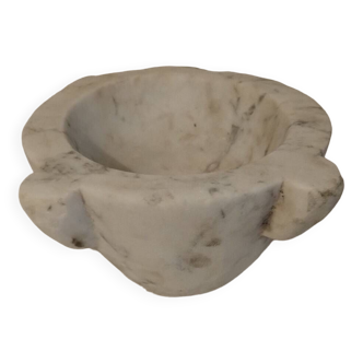 White marble apothecary mortar