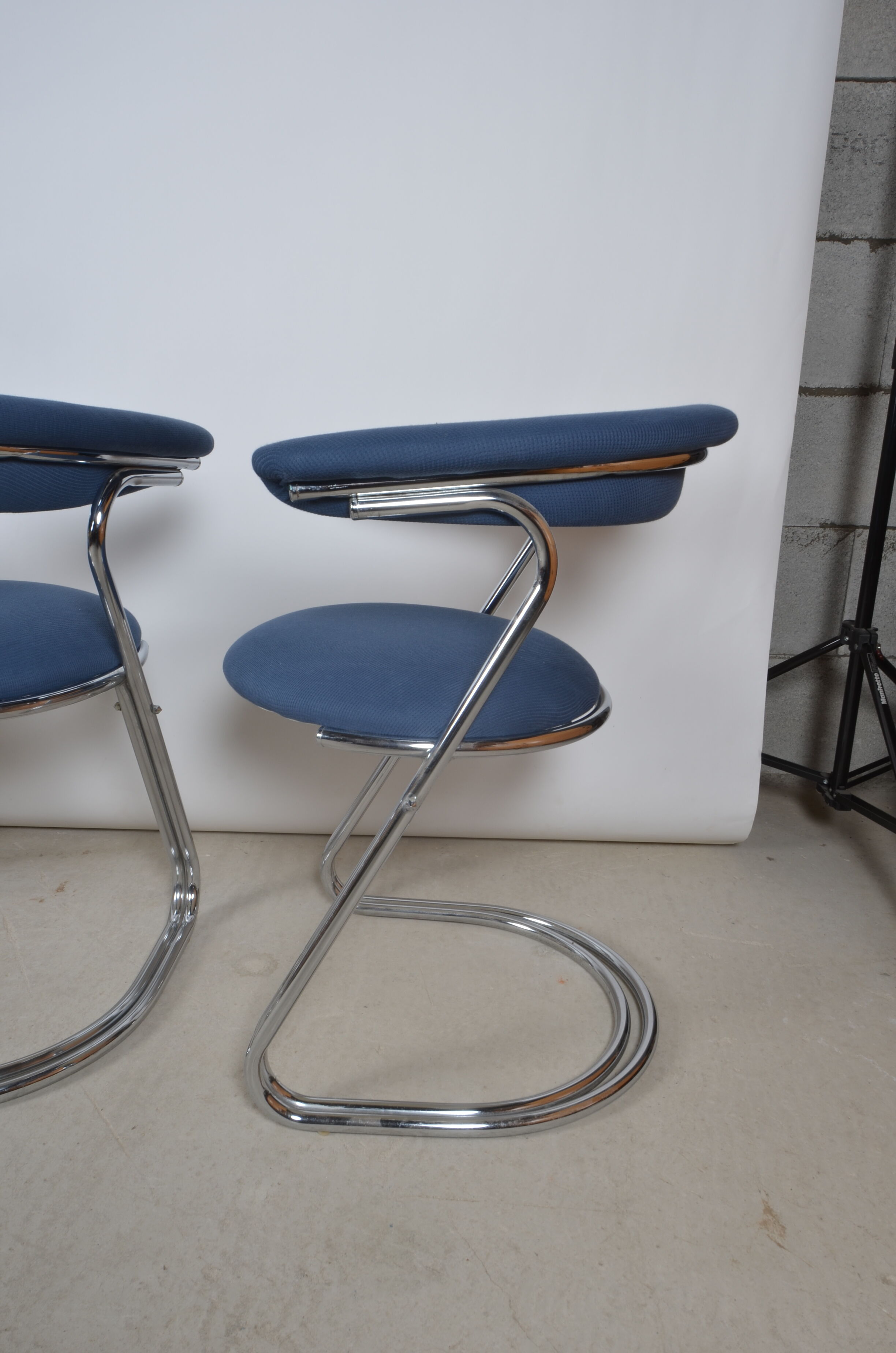 Tubular chairs cantilever 1970