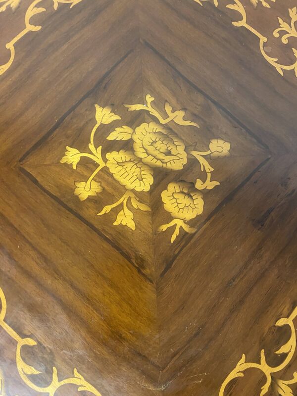 Paire de tables d’appoint Louis XV sculptées en hêtre et bronze, artisanale