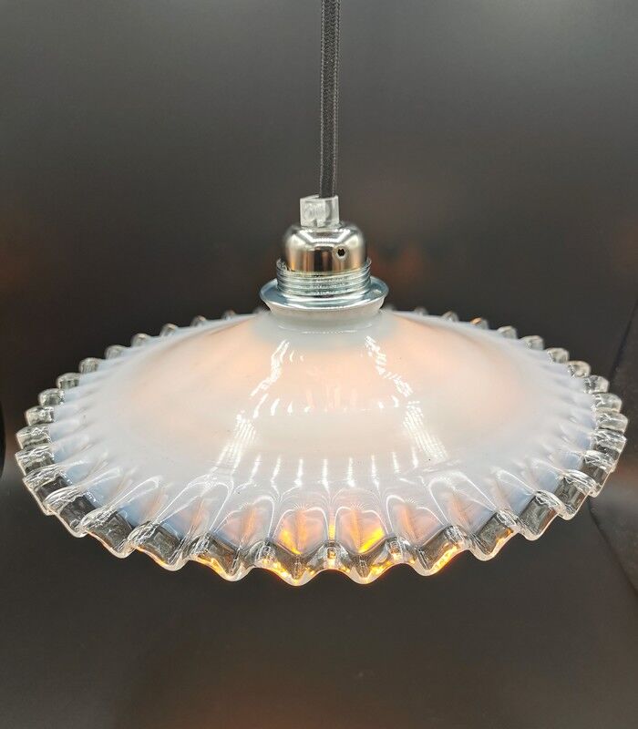 suspension in fluted Opaline