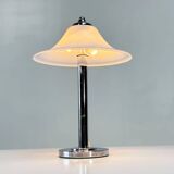 Lampe de table en verre opalin allemand