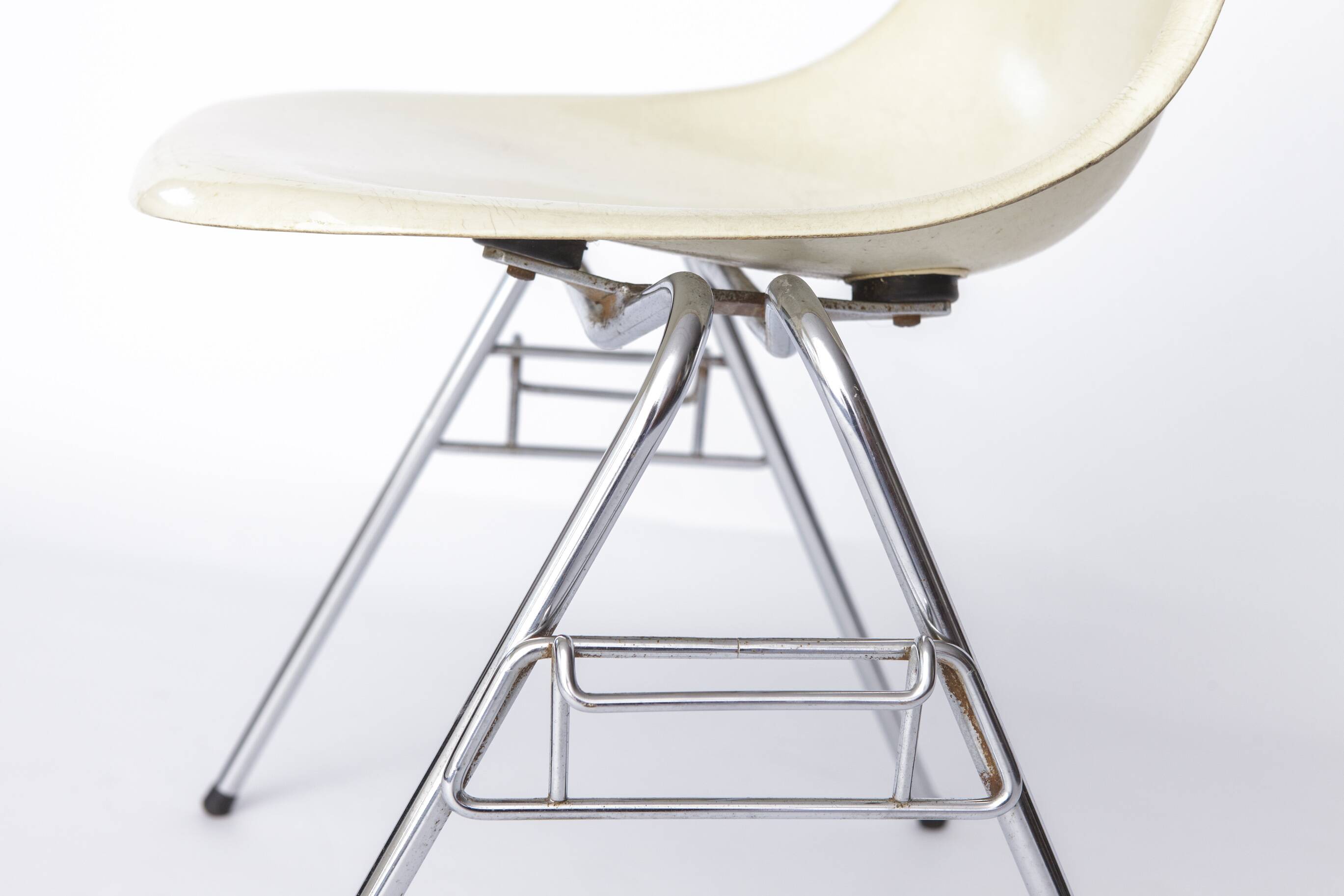 Chaise en fibre de verre Charles Eames – Modèle DSS, design moderne du milieu du XXe siècle (années 1950)