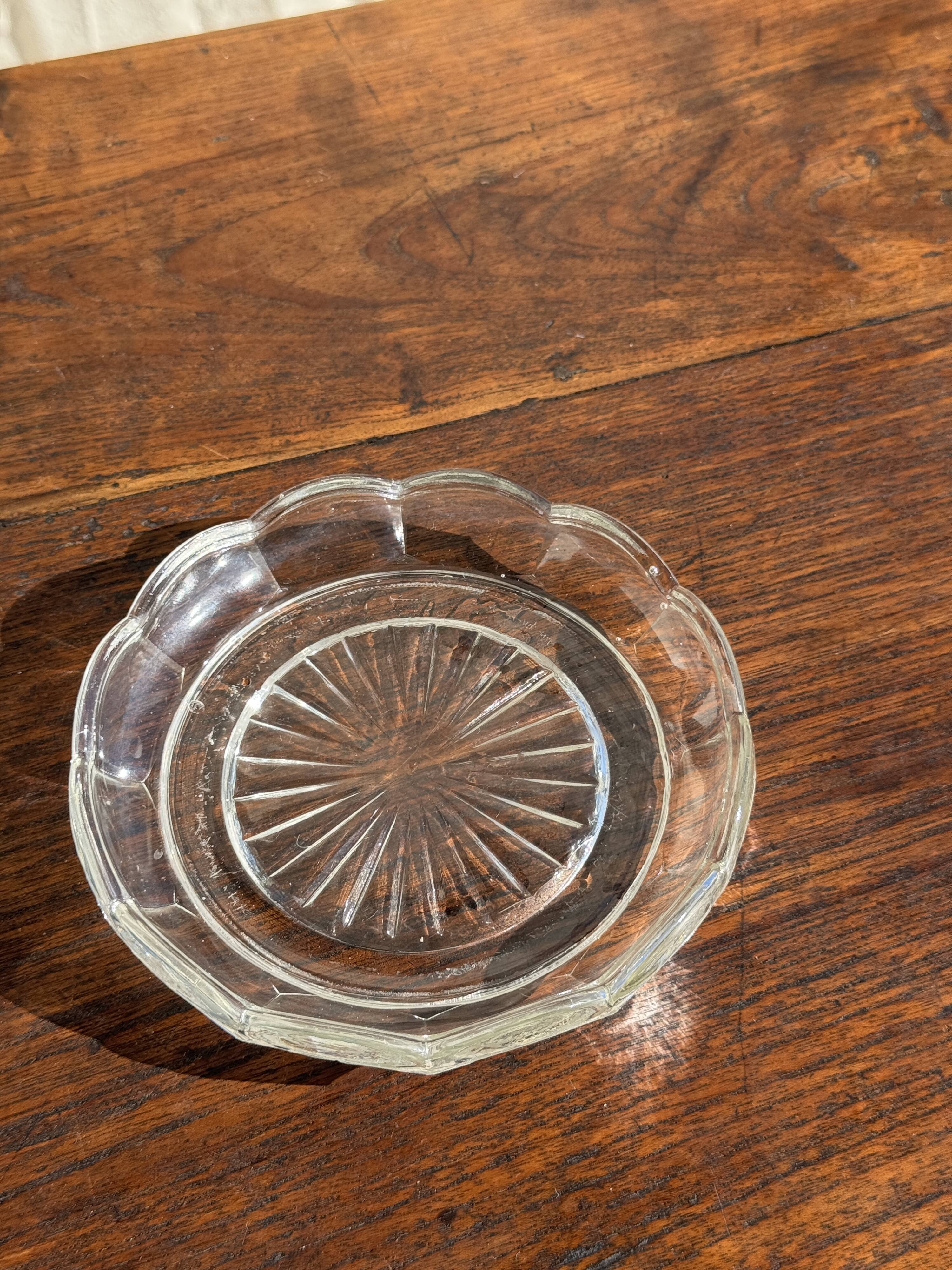 Cendrier vintage en verre moulé en forme de fleur D14 H2,5