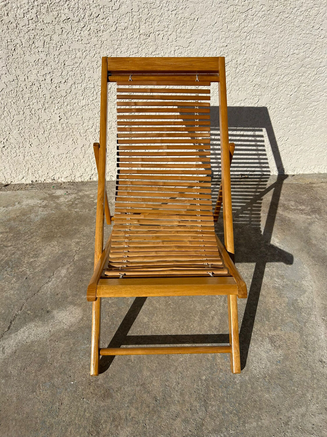 Solid wood folding deck chair