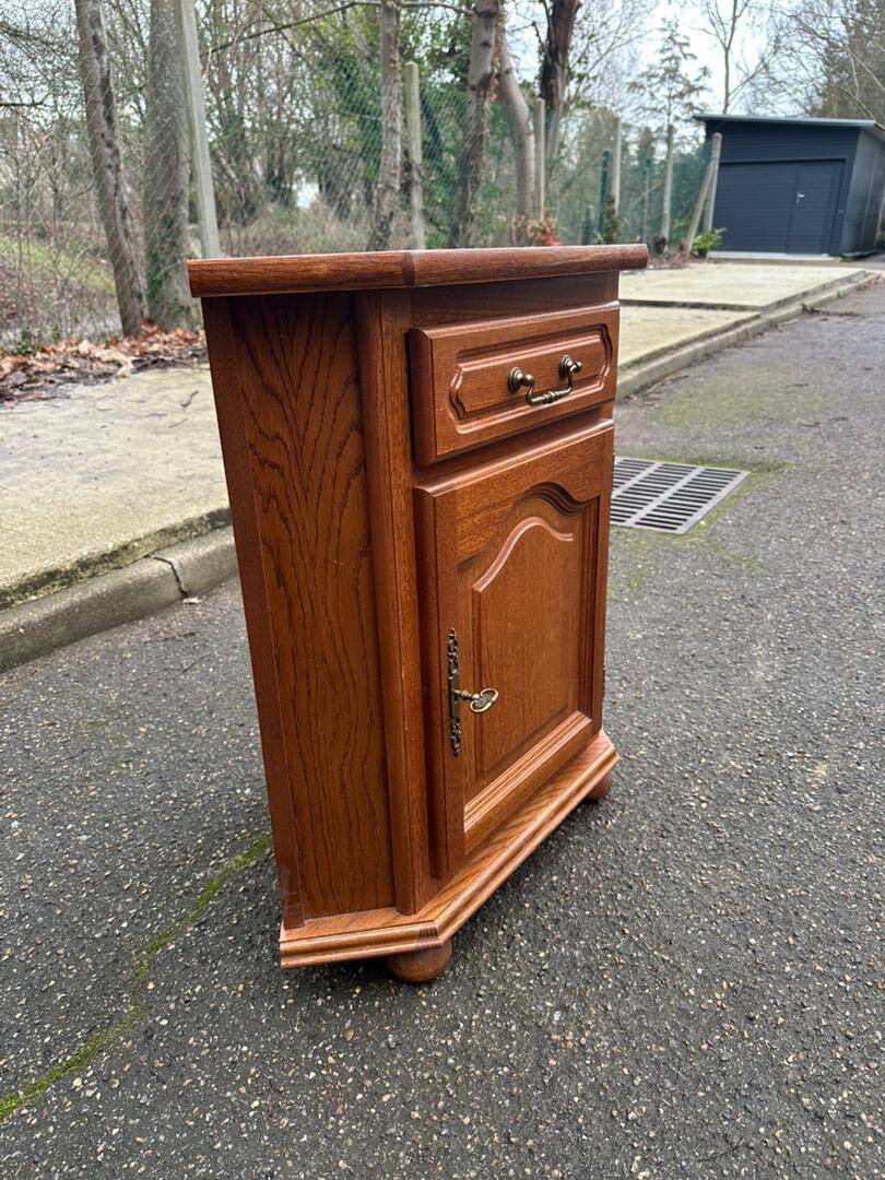 Wooden corner TV cabinet in solid wood, Louis XIV style.