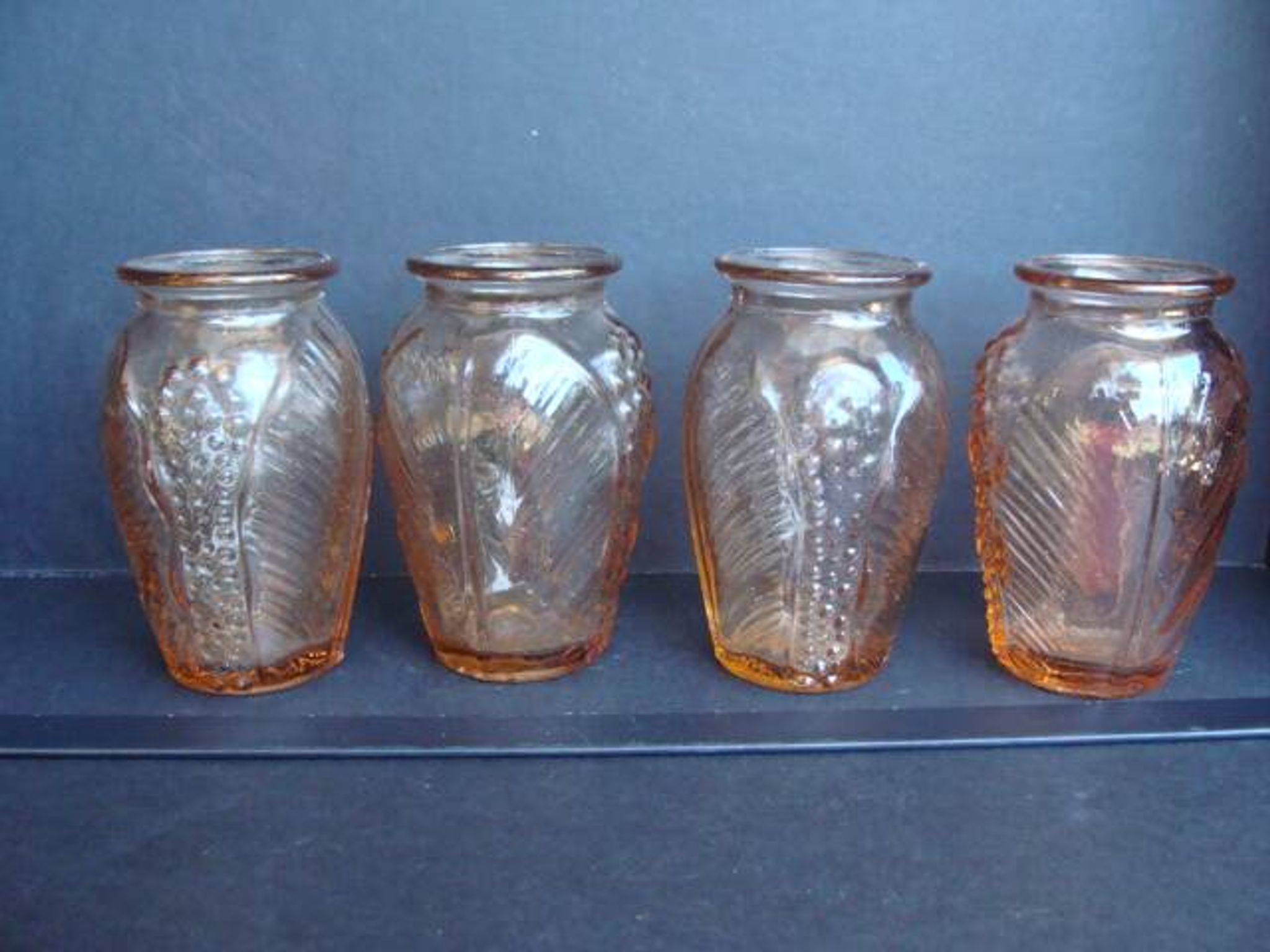 Art Deco vase in pink glass / 4