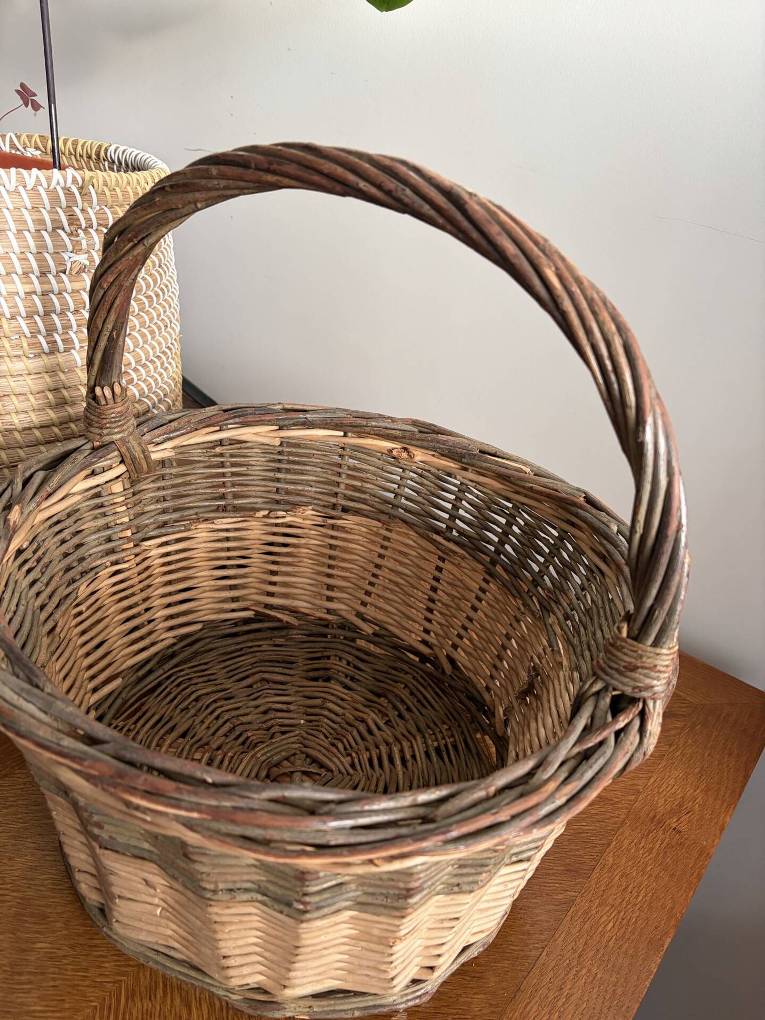 Panier osier tressé vintage , grande anse