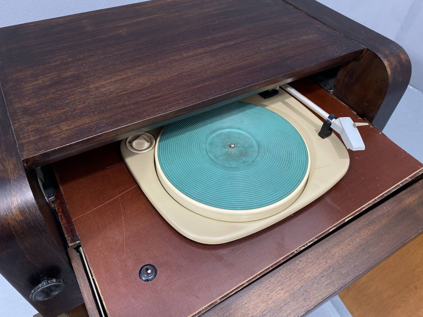 Fully renovated mid century cabinet with build-in turntable, Germany, 1950´s