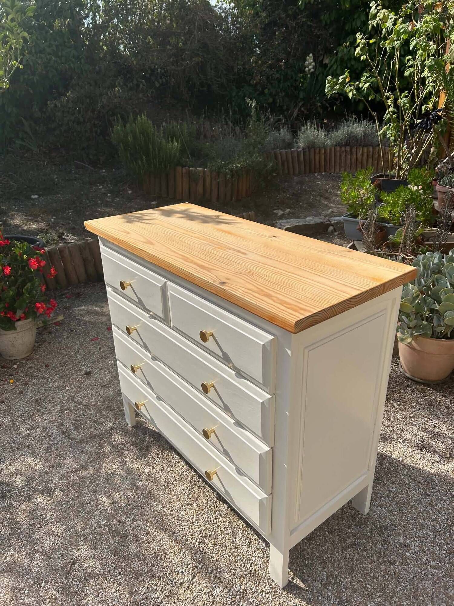 Modern chest of drawers