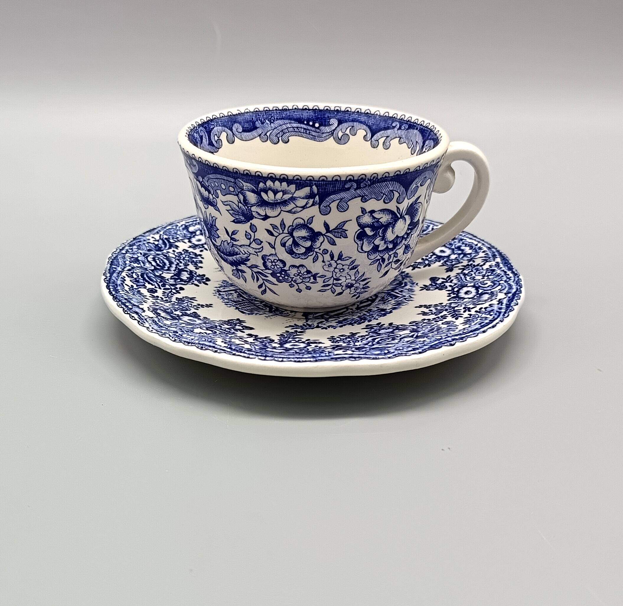 7 tasses à café avec soucoupes vintage, fabriquées par kg luneville france