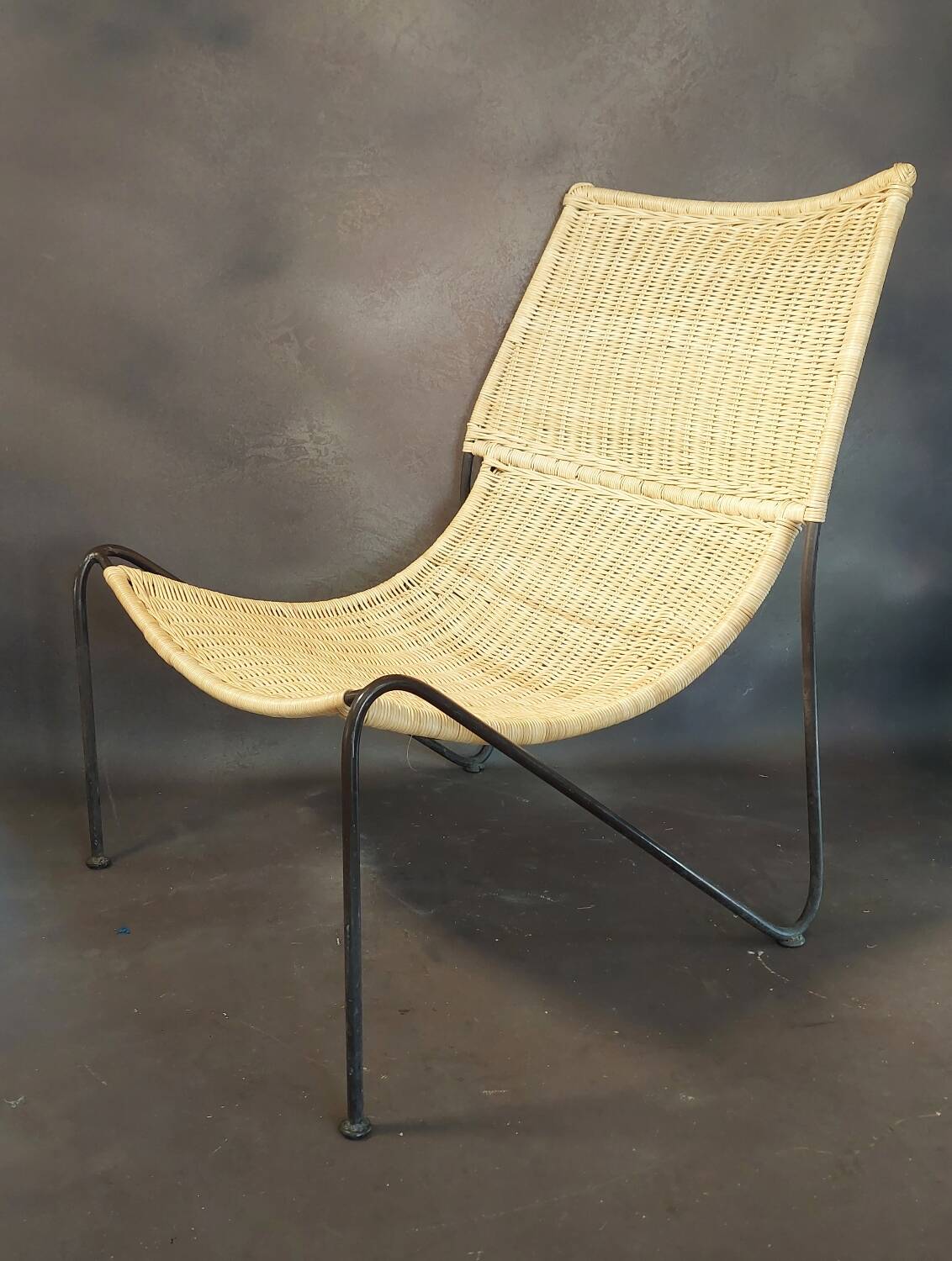 Wicker lounge chair