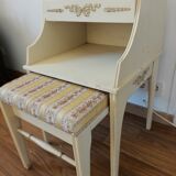 Chippy Phone Seat Table