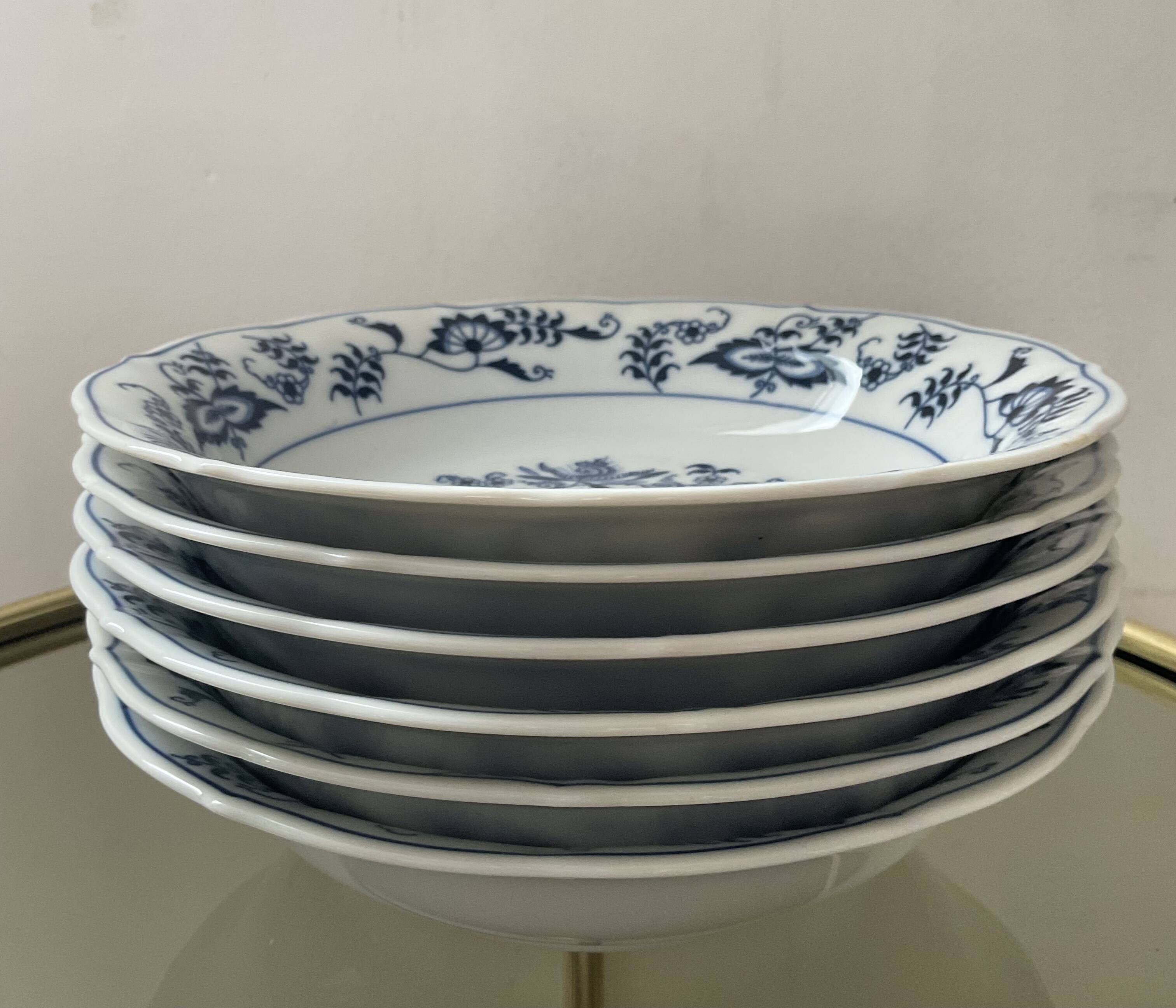 Porcelain service from the 70s