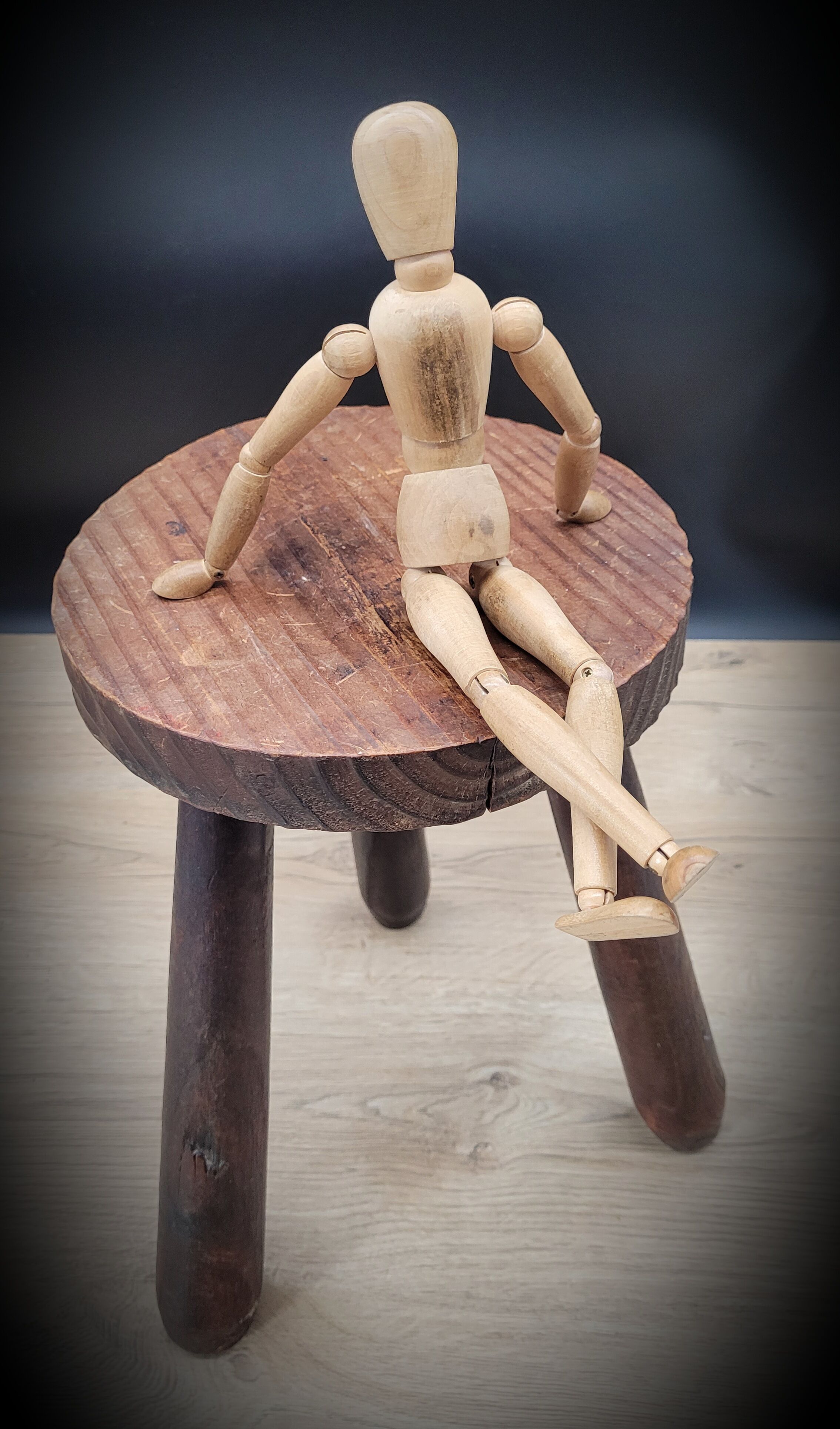 Low stool tripod feet pencil