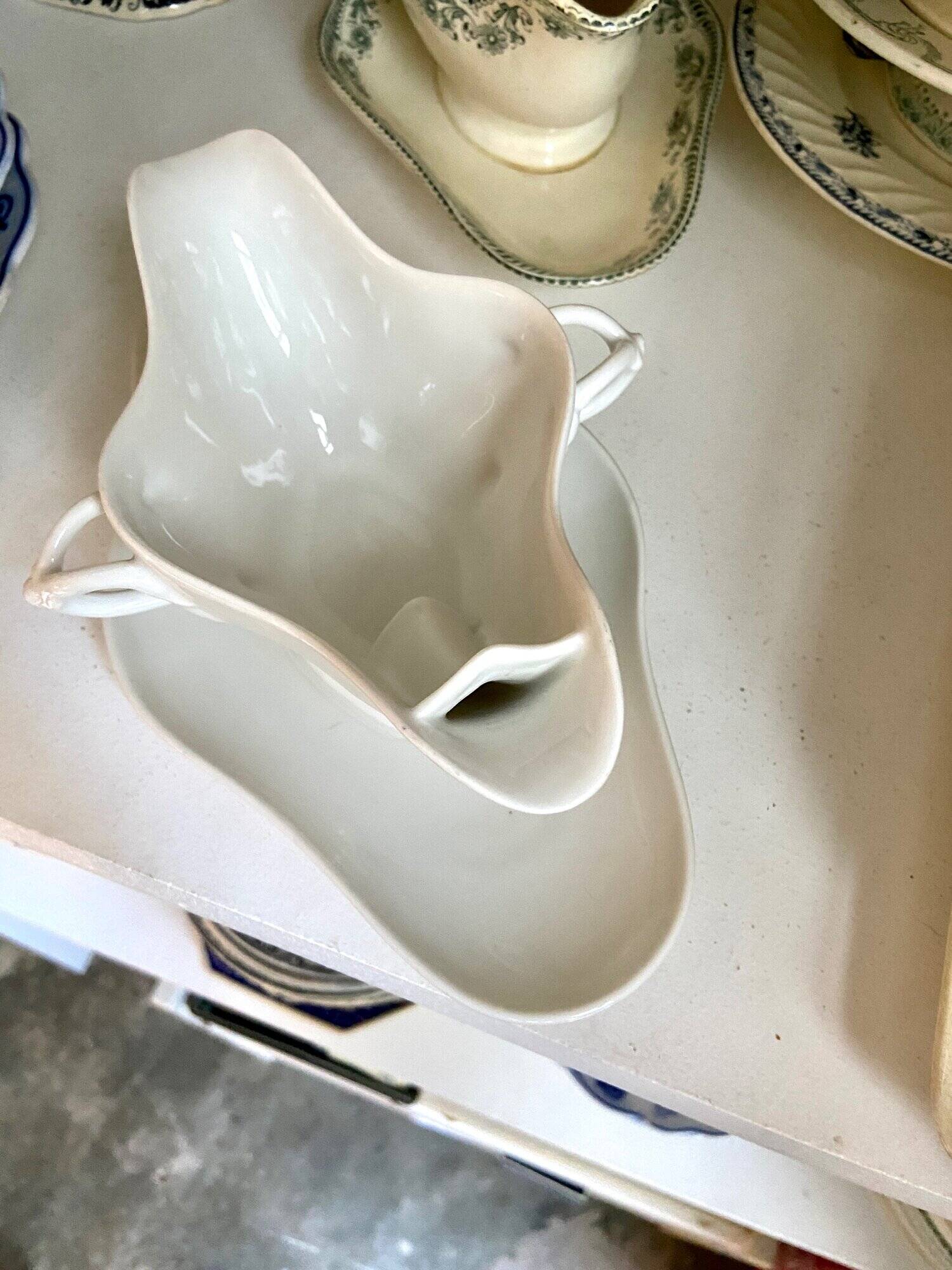 Saucière en porcelaine blanche