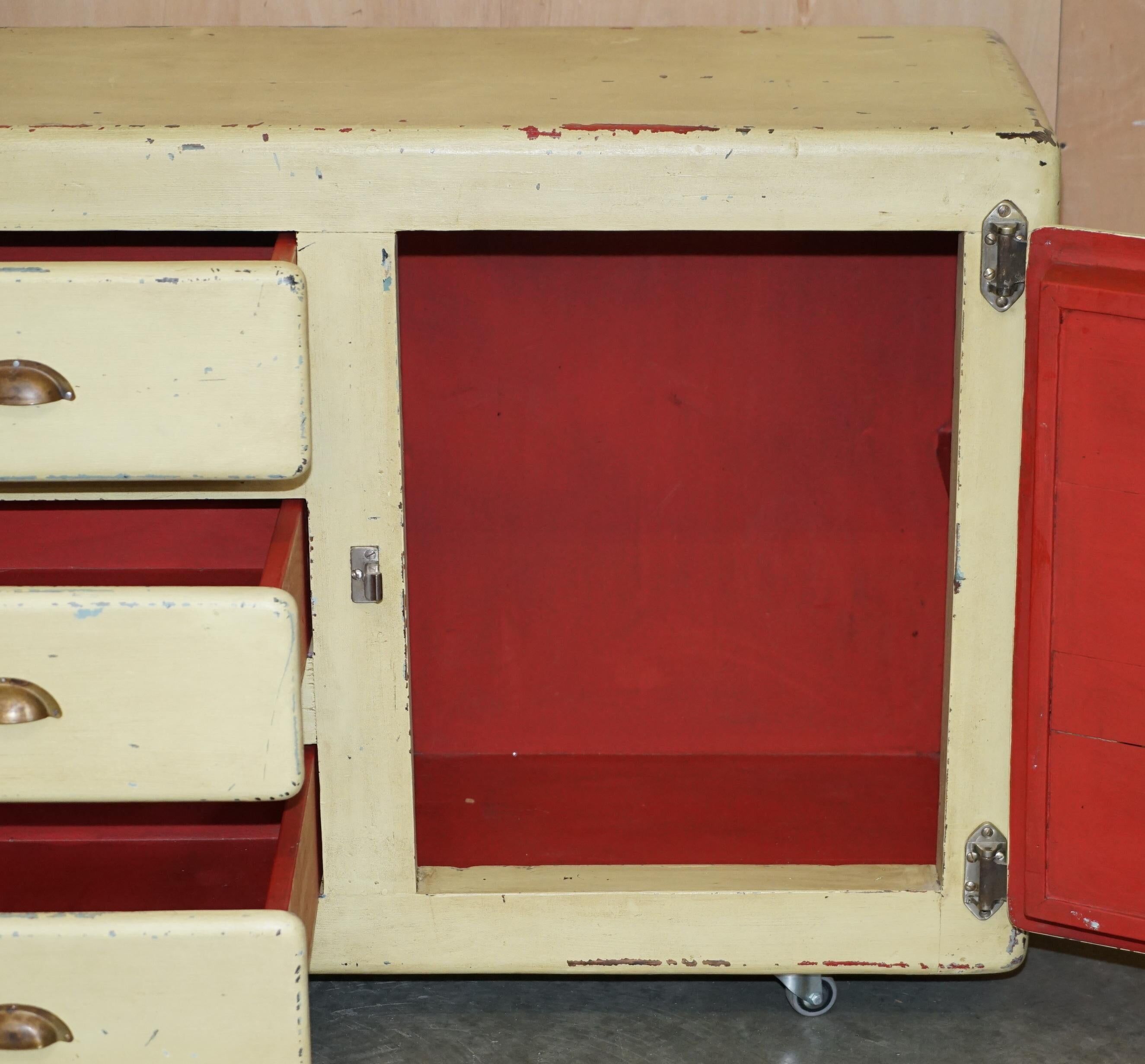 Buffet vintage de stockage à froid circa 1940 avec ferrures originales
