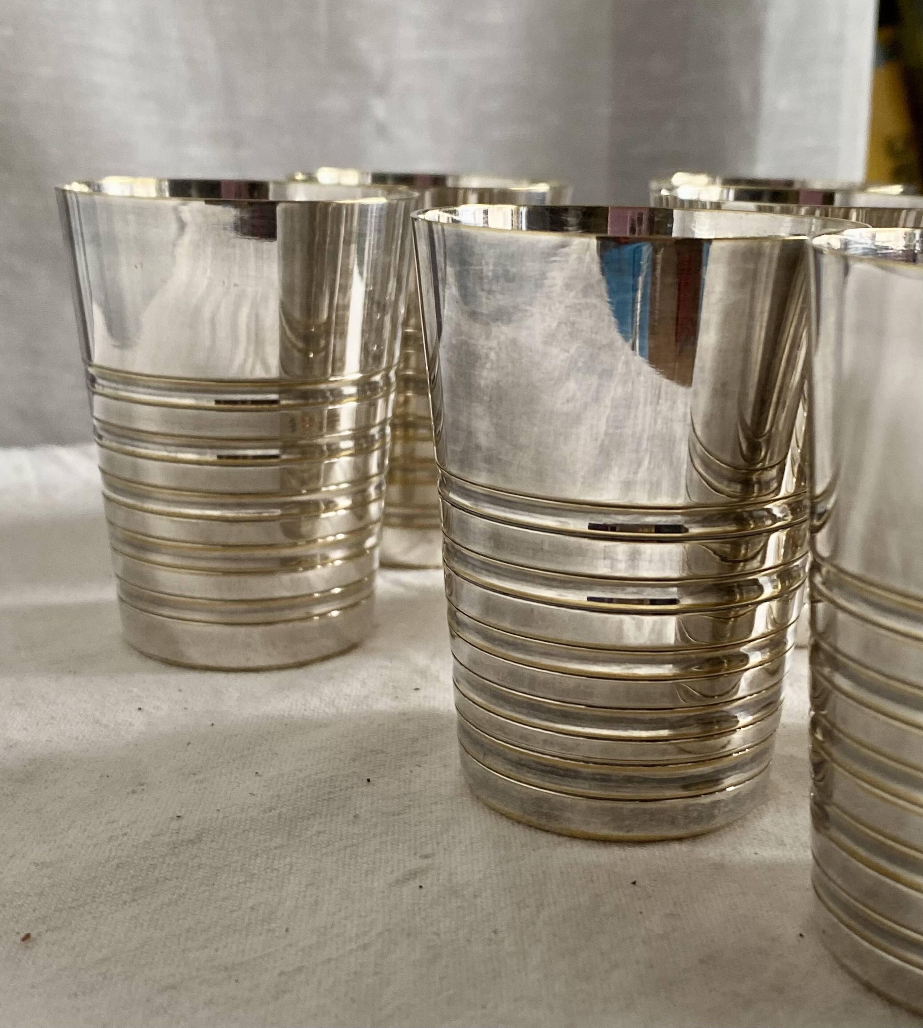 Set of 8 silver-plated metal Art Deco cups