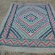 Tapis de chaise blanc et rose 48 x 42 cm