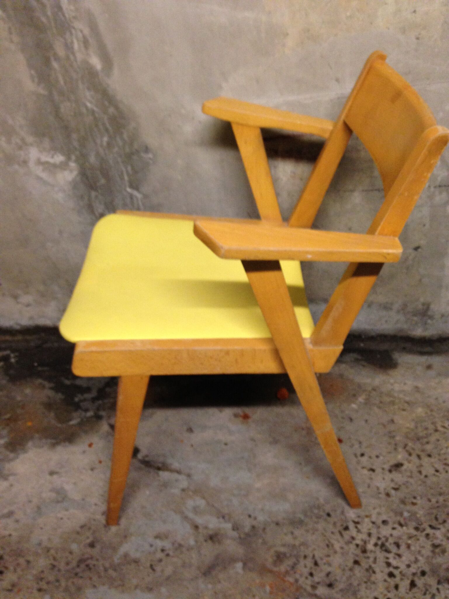 Fauteuil bridge skaï jaune et bois