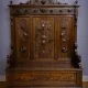 Renaissance bench chest in carved walnut – 19th century