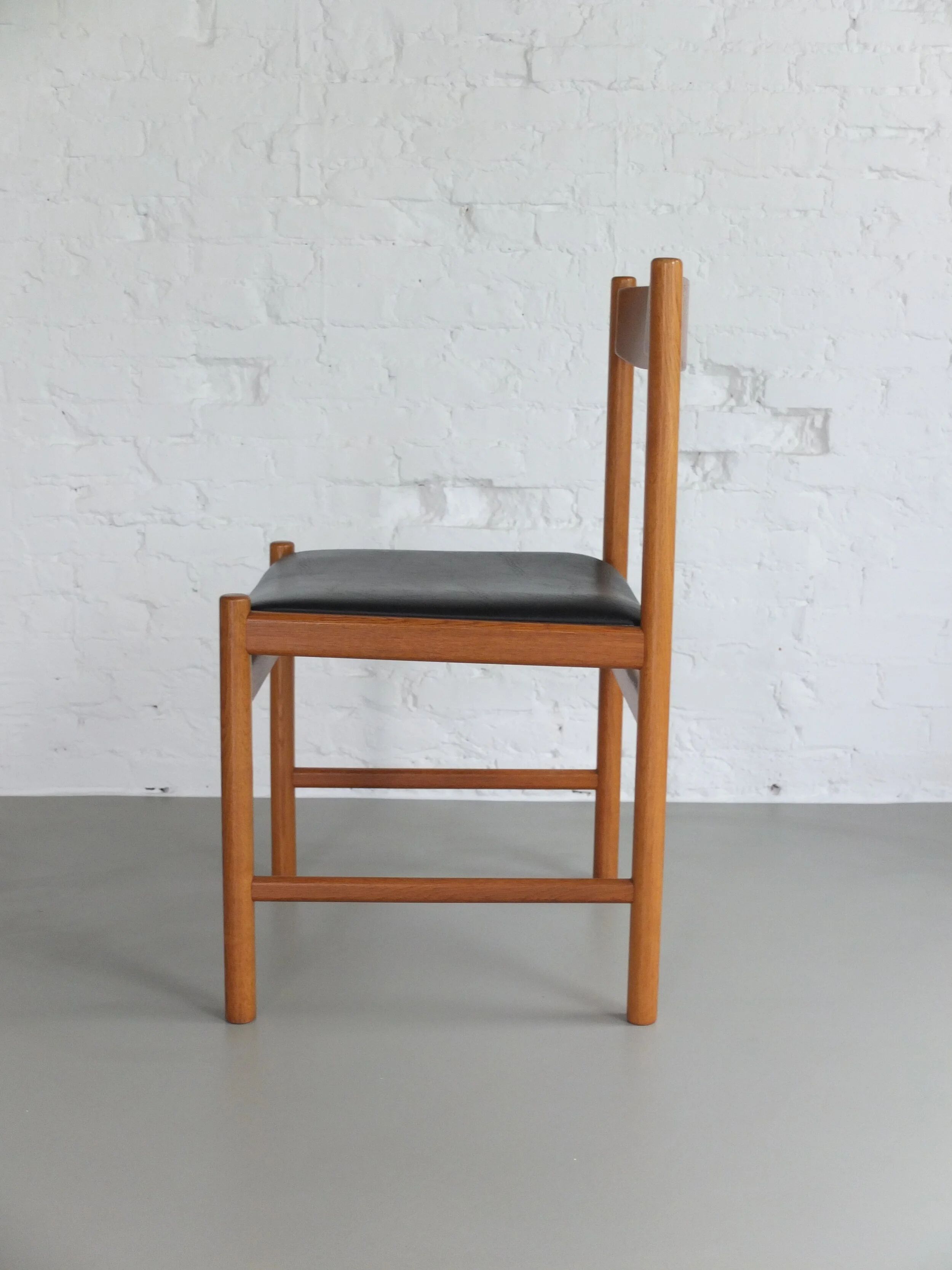 Dining set in natural oak by Meubelatelier Vanda, 1970s