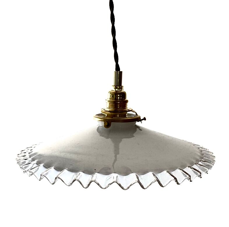 Vintage suspension in electrified white opaline to nine