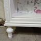 Armoire avec papier peint