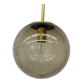 Suspension boule en laiton et verre fumé de Limburg Glashütte, années 1970