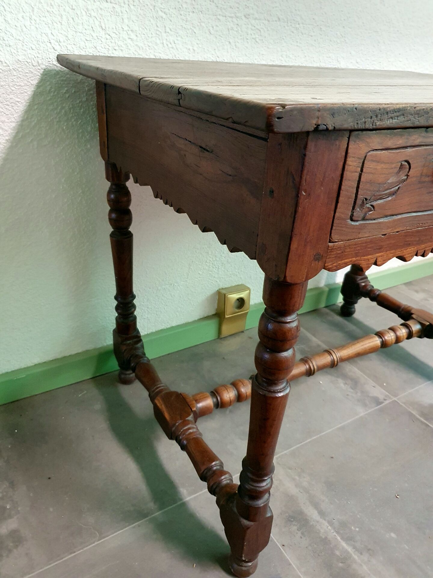 Antique writing table in chestnut – Late 18th / Early 19th century