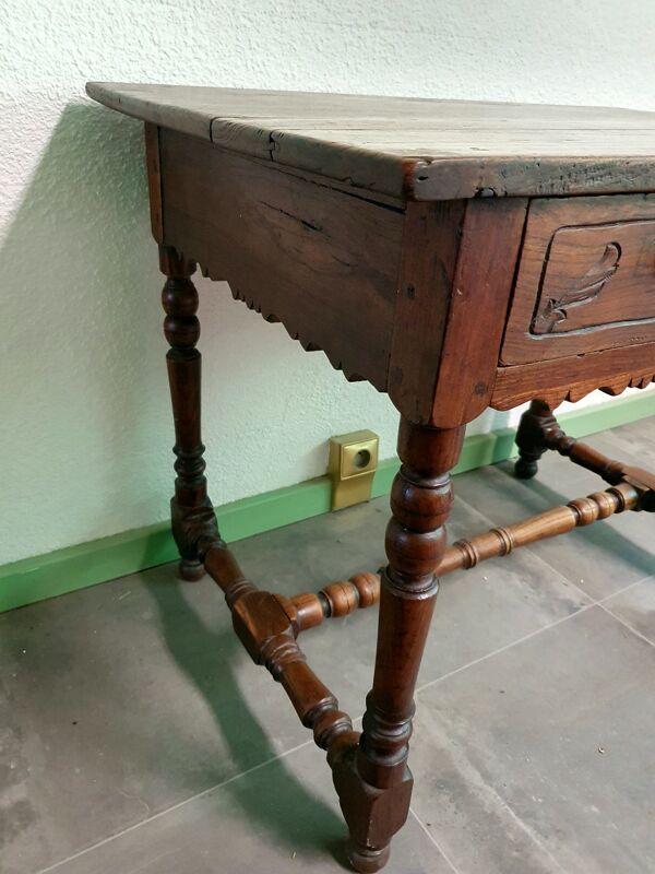 Ancienne table à écrire en châtaignier – Fin XVIIIe / Début XIXe siècl
