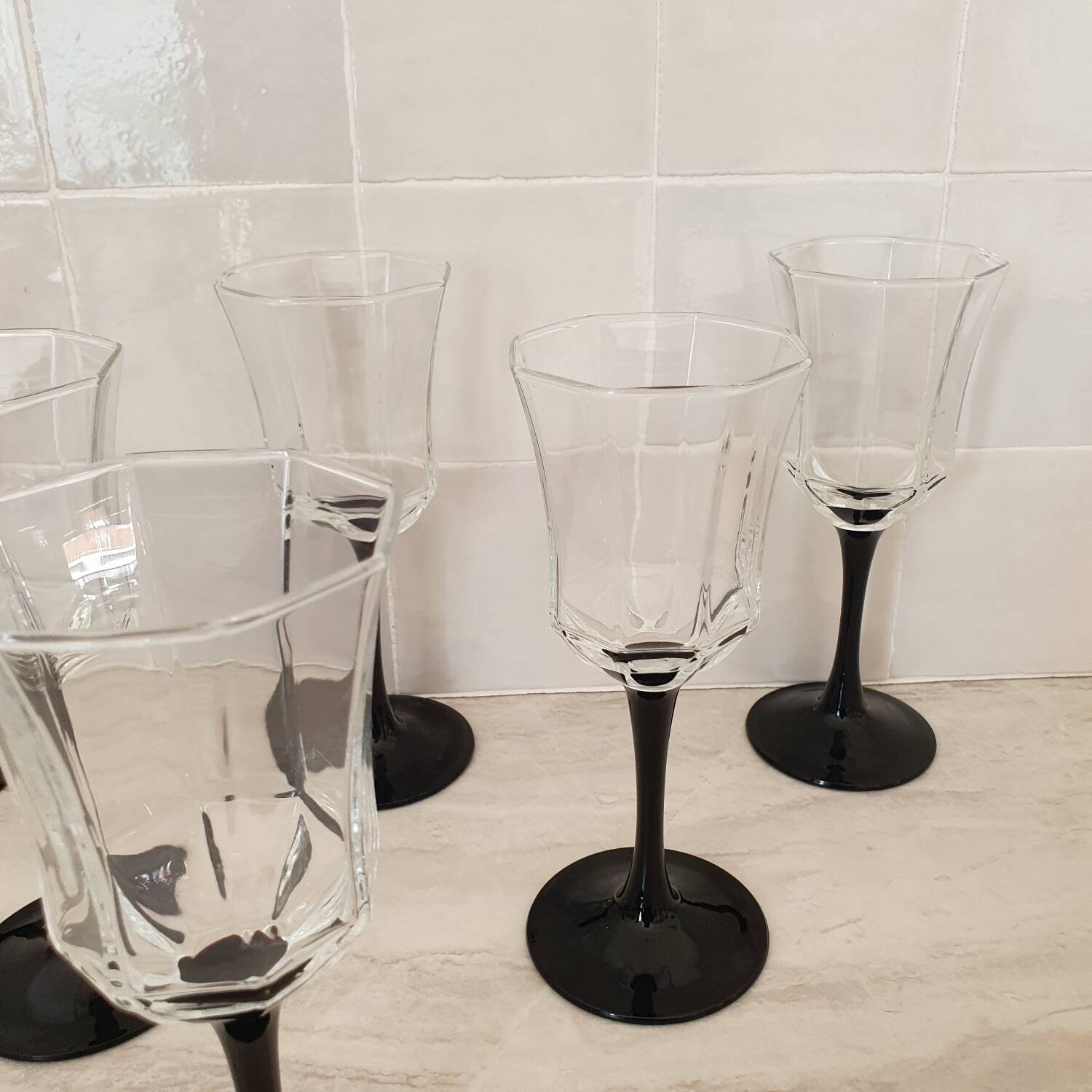6 Octime octagonal black-footed wine glasses