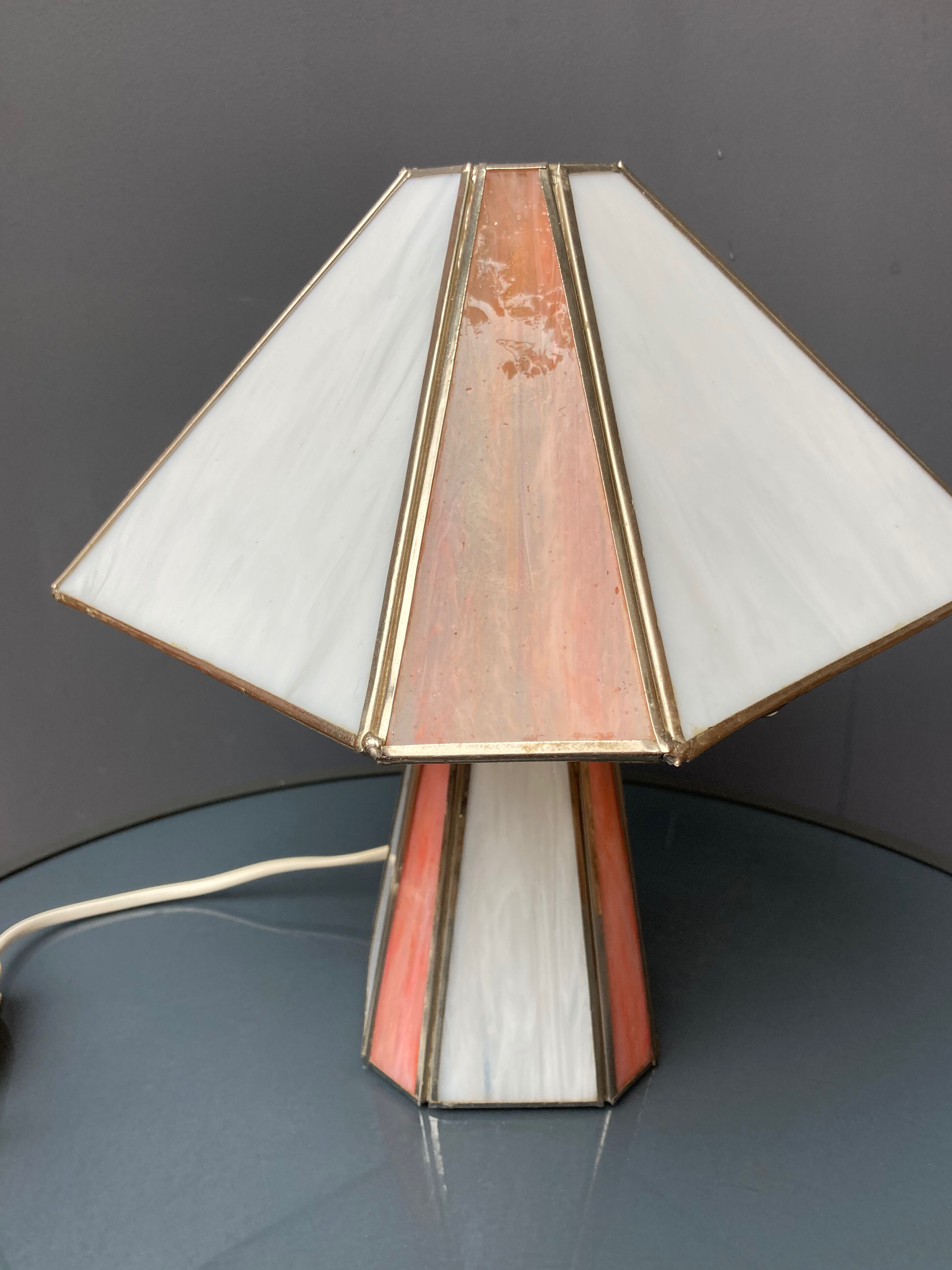 Table lamp in opalescent and partitioned glass paste