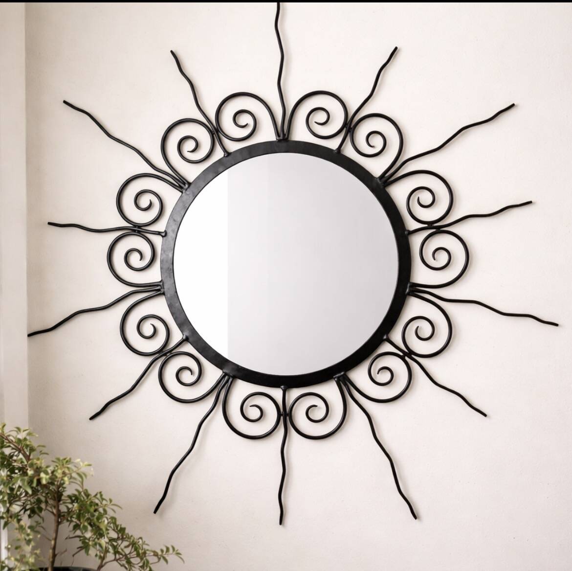 Sun mirror in wrought iron - Very good condition