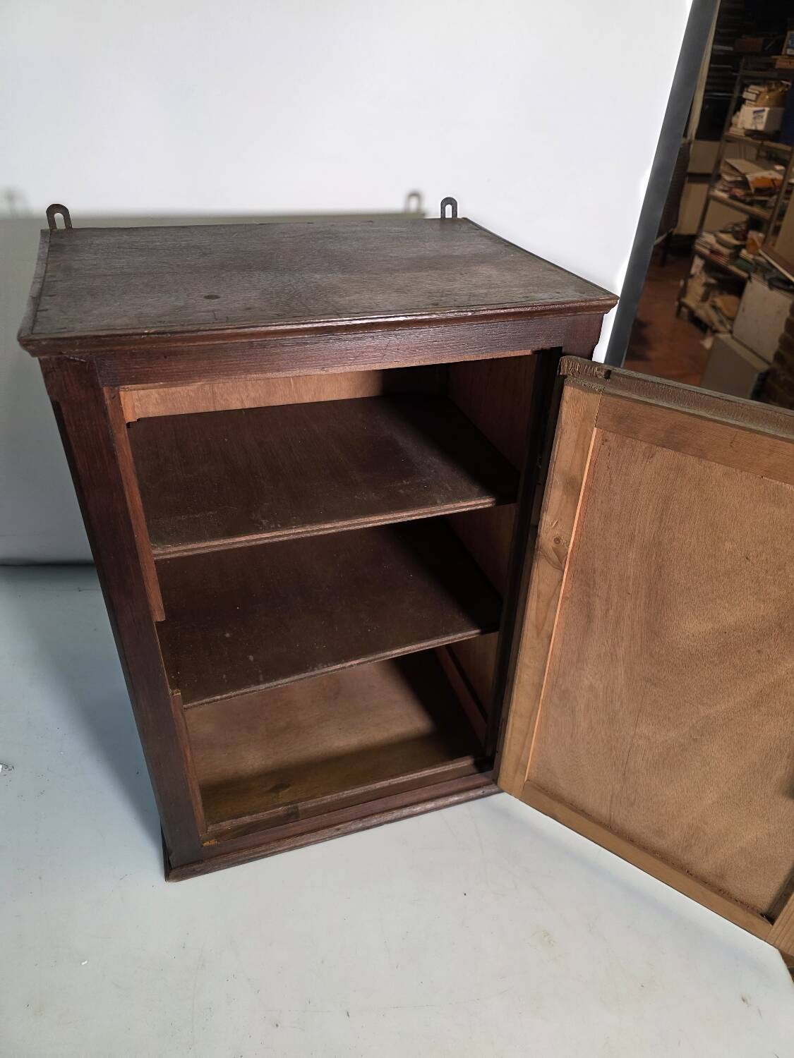 Trade cabinet to be placed or wall-mounted, 1940s.