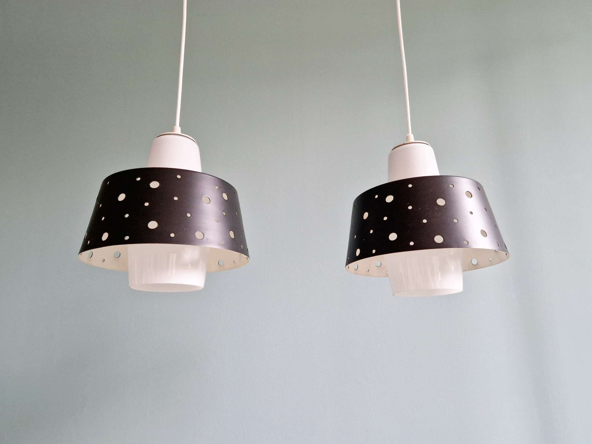 A pair of Scandinavian pendant lights in white opaline and black lacquered metal, 1960.