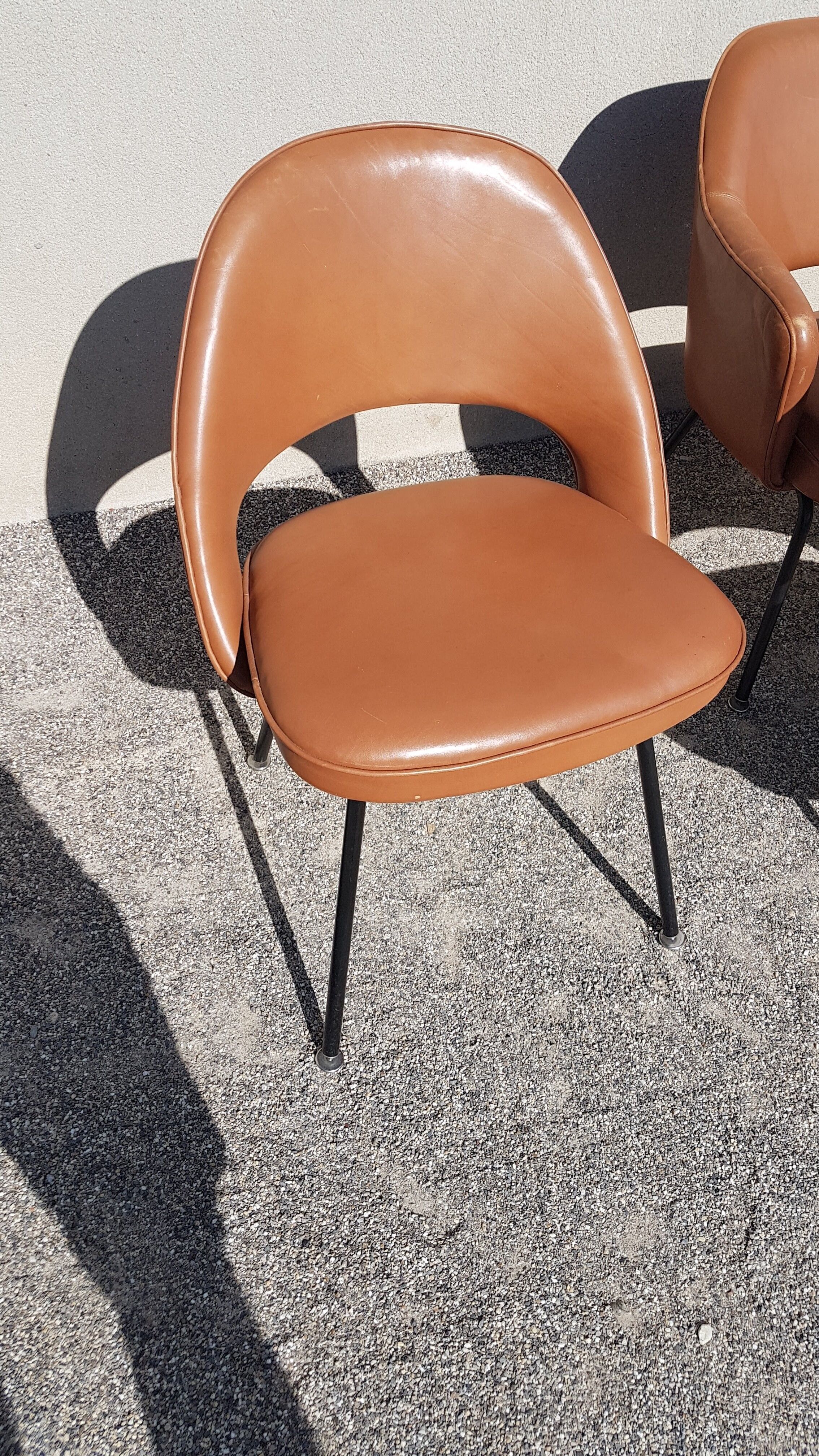 Set of 6 chairs and 2 knoll conference leather chairs