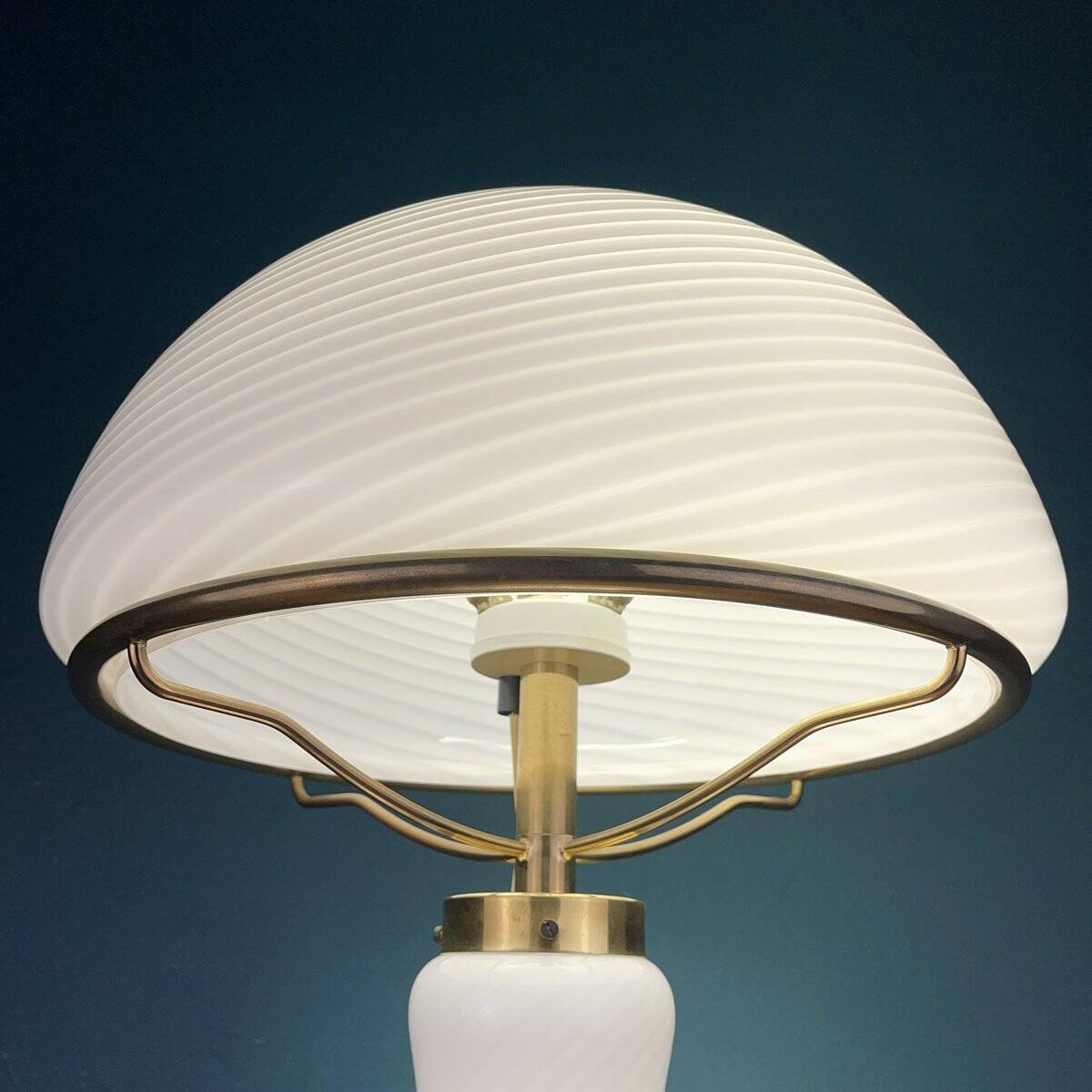 Large classic swirling Murano glass mushroom table lamp, Italy, 1970s