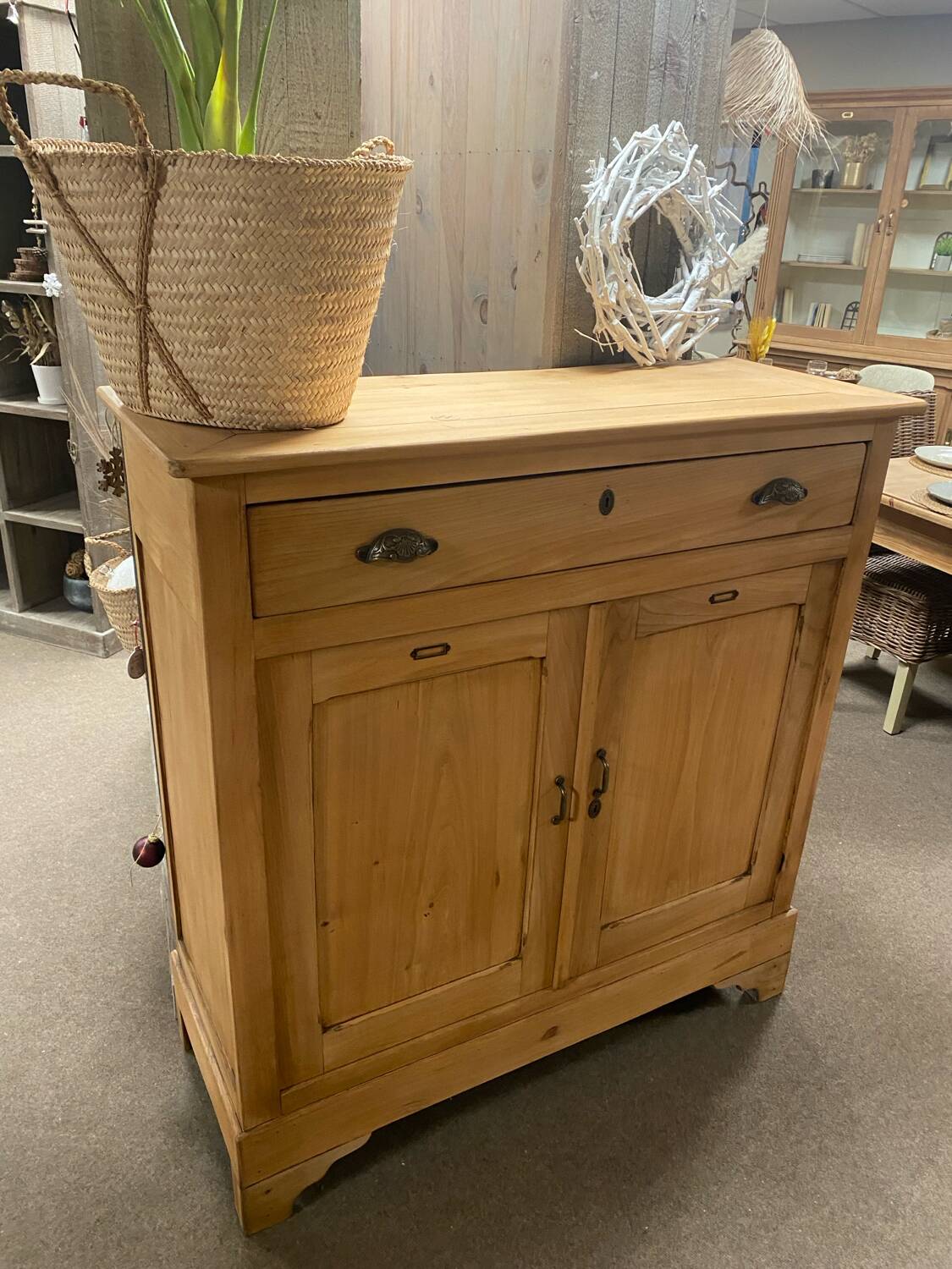 Buffet, meuble parisien