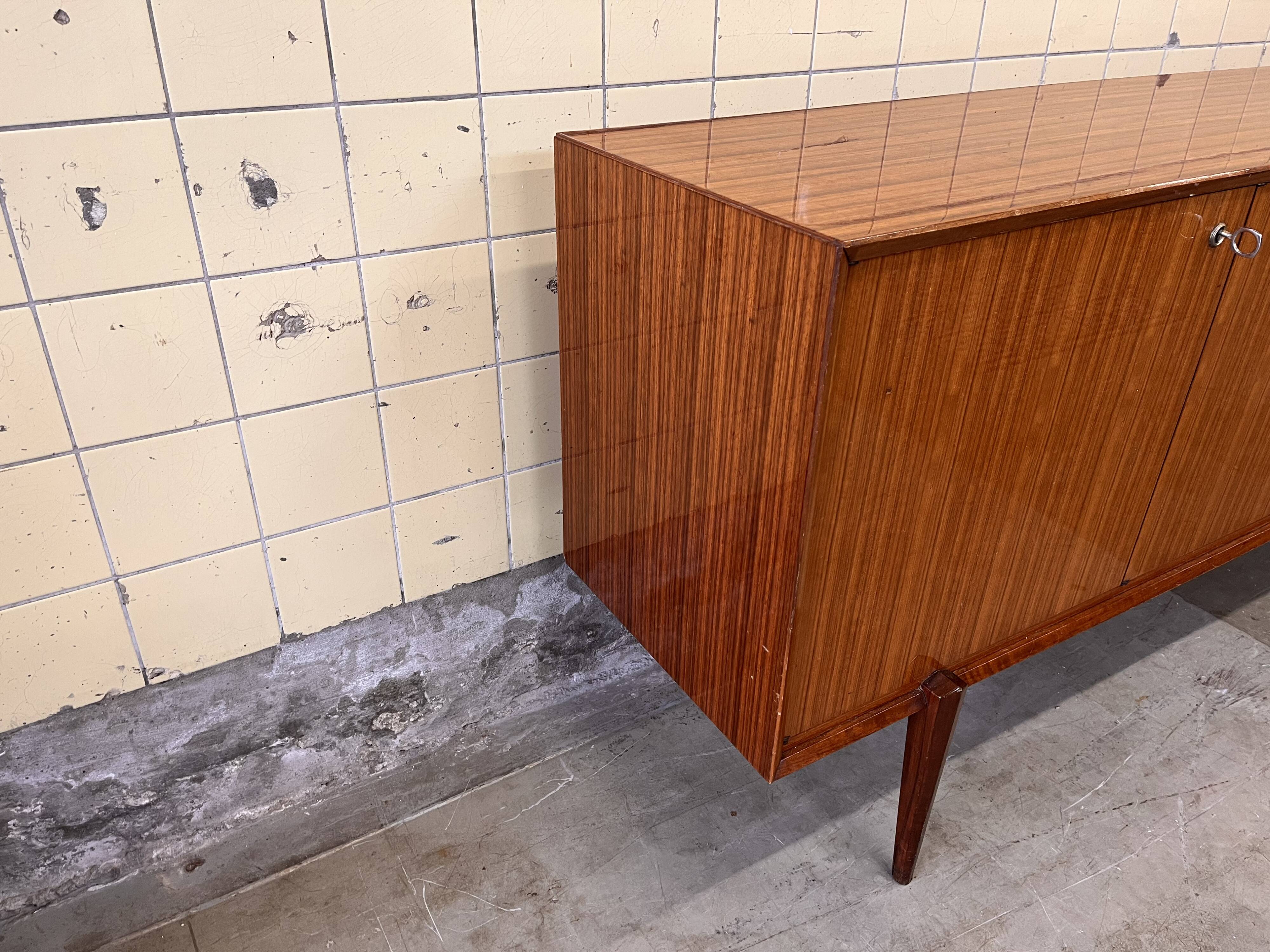 Buffet laqué de Van Pelt