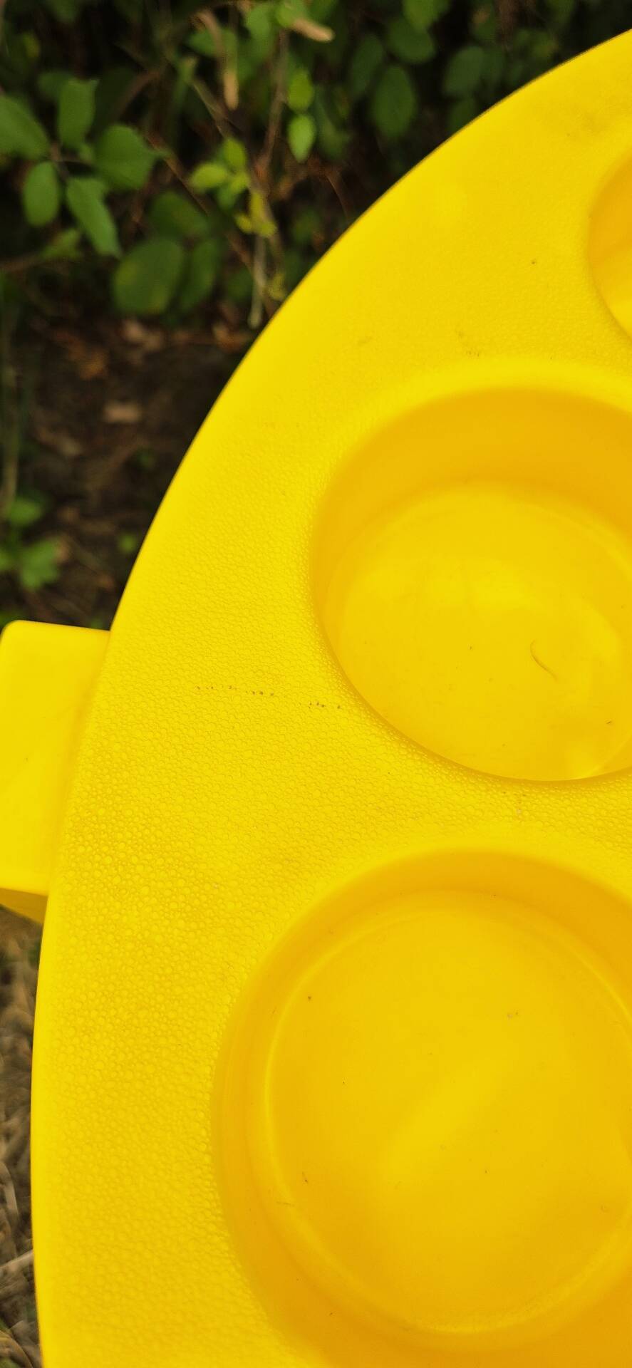 Serving trolley for drinks in yellow plastic, space age 1970.