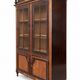 Vitrine ancienne en bois sculpté avec portes vitrées - Style classique - Ch