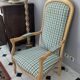 Fauteuil cabriolet / style Louis Philippe en parfait état – Tissu écossais